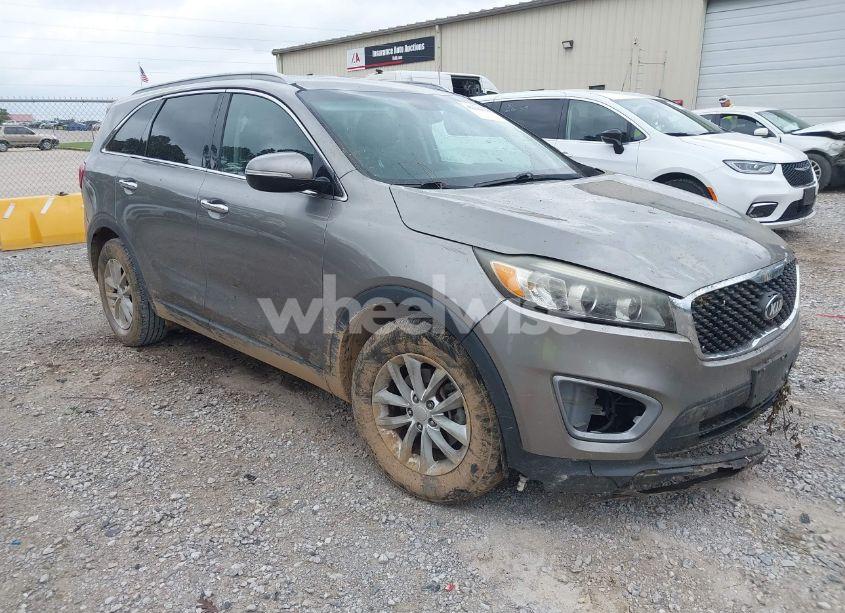 2016 Kia Sorento 3.3L LX (VIN 5XYPG4A58GG010789) main photo