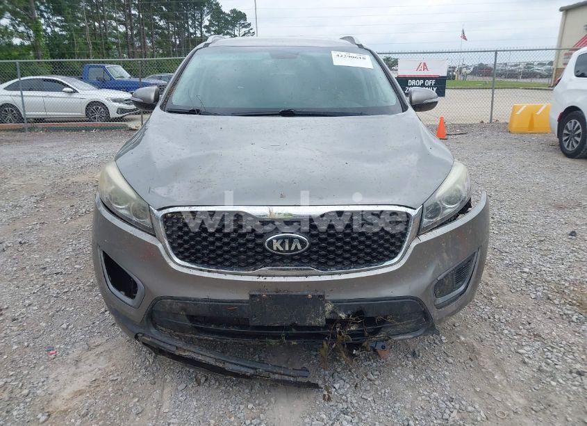 Photo 12 of 2016 Kia Sorento 3.3L LX (VIN 5XYPG4A58GG010789)