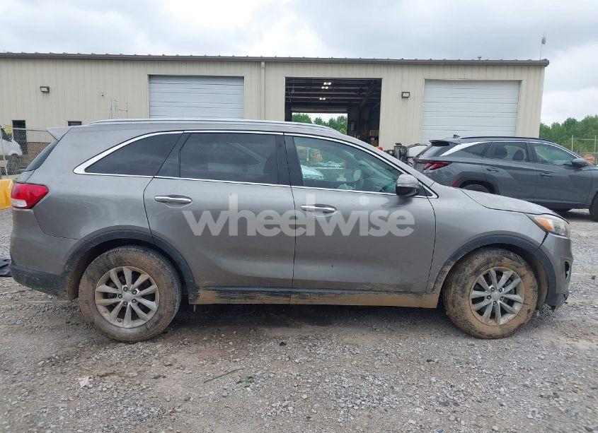 Photo 13 of 2016 Kia Sorento 3.3L LX (VIN 5XYPG4A58GG010789)