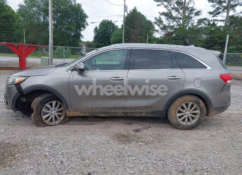 Photo 14 of 2016 Kia Sorento 3.3L LX (VIN 5XYPG4A58GG010789)