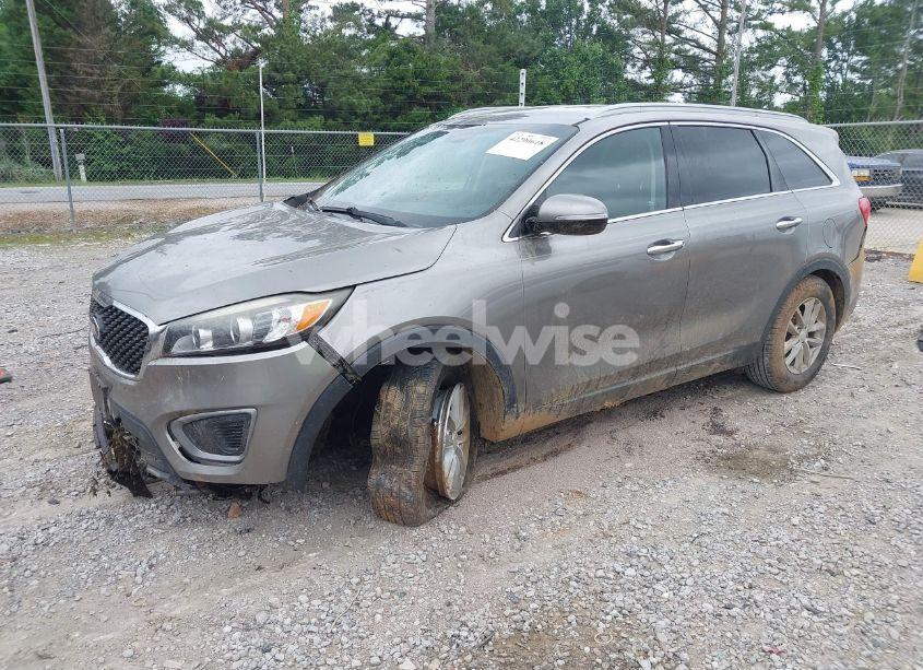Photo 2 of 2016 Kia Sorento 3.3L LX (VIN 5XYPG4A58GG010789)