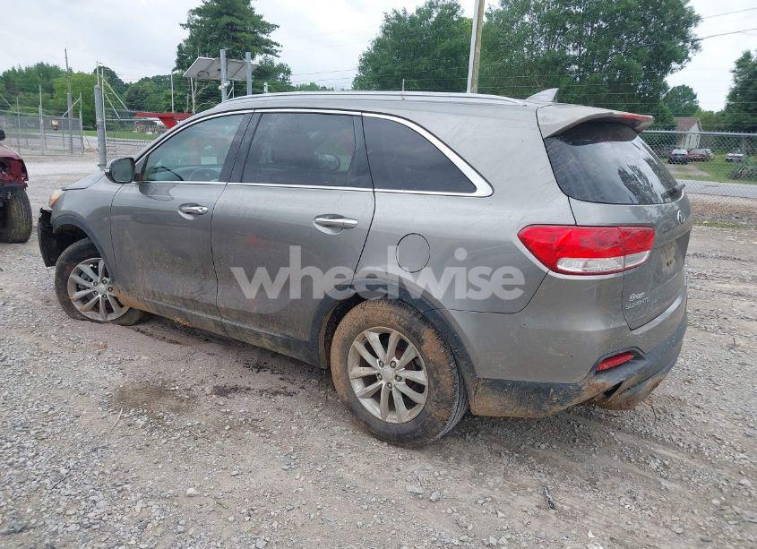 Photo 3 of 2016 Kia Sorento 3.3L LX (VIN 5XYPG4A58GG010789)