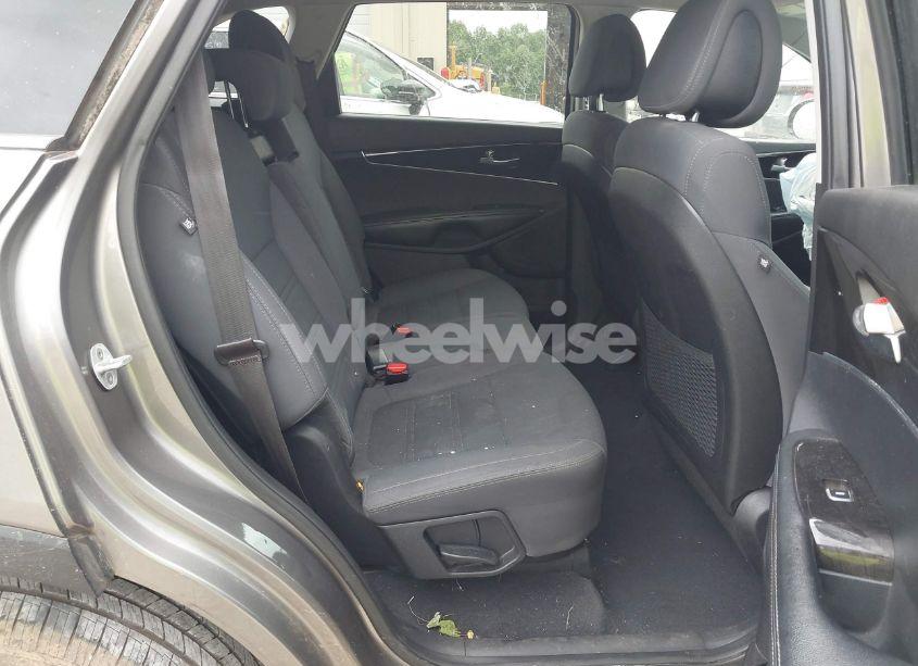 Photo 8 of 2016 Kia Sorento 3.3L LX (VIN 5XYPG4A58GG010789)