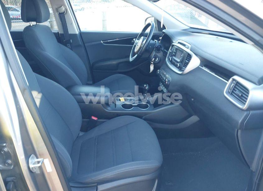 Photo 5 of 2016 Kia Sorento 3.3L LX (VIN 5XYPG4A58GG077375)