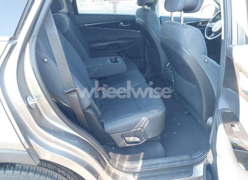 Photo 8 of 2016 Kia Sorento 3.3L LX (VIN 5XYPG4A58GG077375)