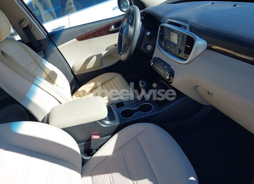 Photo 5 of 2017 Kia Sorento 3.3L LX (VIN 5XYPG4A58HG194584)
