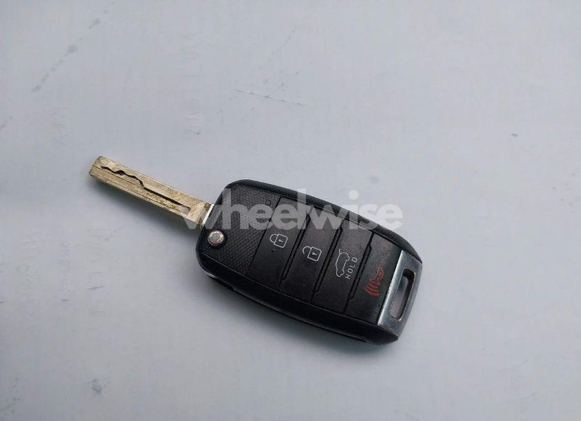 Photo 11 of 2017 Kia Sorento 3.3L LX (VIN 5XYPG4A58HG220696)