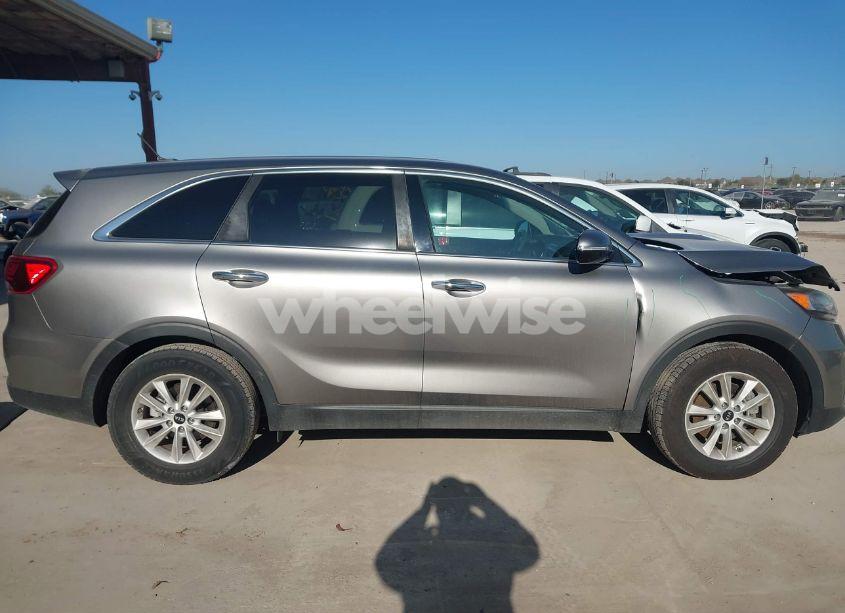 Photo 14 of 2019 Kia Sorento 3.3L LX (VIN 5XYPG4A58KG475730)