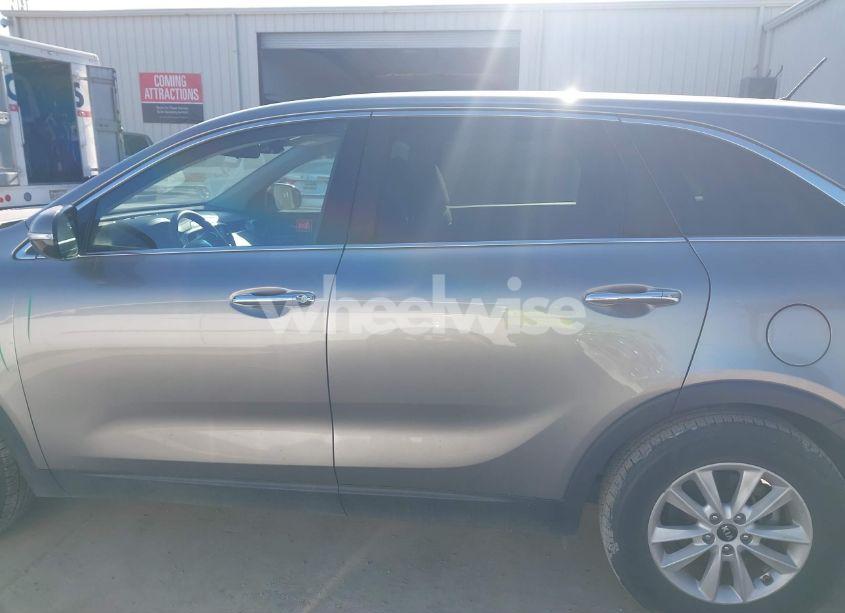 Photo 15 of 2019 Kia Sorento 3.3L LX (VIN 5XYPG4A58KG475730)