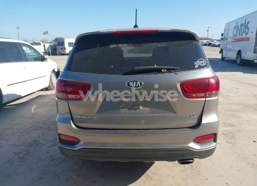 Photo 17 of 2019 Kia Sorento 3.3L LX (VIN 5XYPG4A58KG475730)