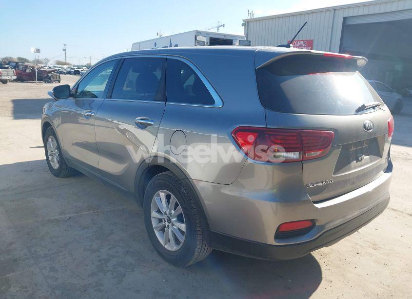 Photo 3 of 2019 Kia Sorento 3.3L LX (VIN 5XYPG4A58KG475730)