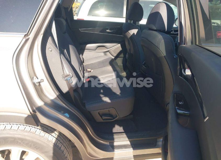 Photo 8 of 2019 Kia Sorento 3.3L LX (VIN 5XYPG4A58KG475730)
