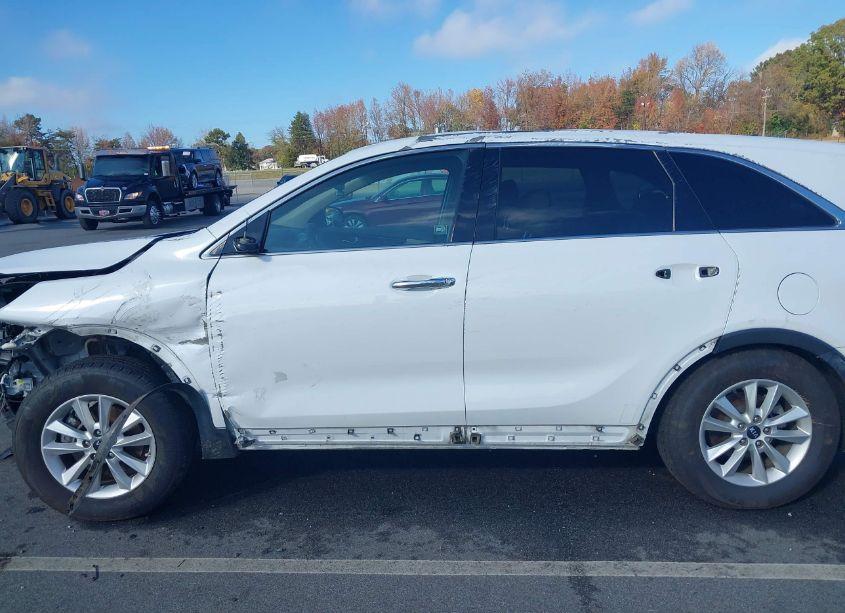 Photo 14 of 2019 Kia Sorento 3.3L LX (VIN 5XYPG4A58KG493709)
