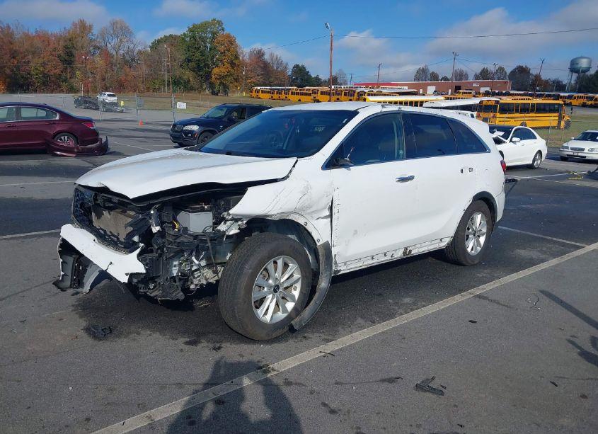 Photo 2 of 2019 Kia Sorento 3.3L LX (VIN 5XYPG4A58KG493709)