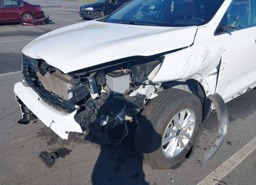 Photo 6 of 2019 Kia Sorento 3.3L LX (VIN 5XYPG4A58KG493709)