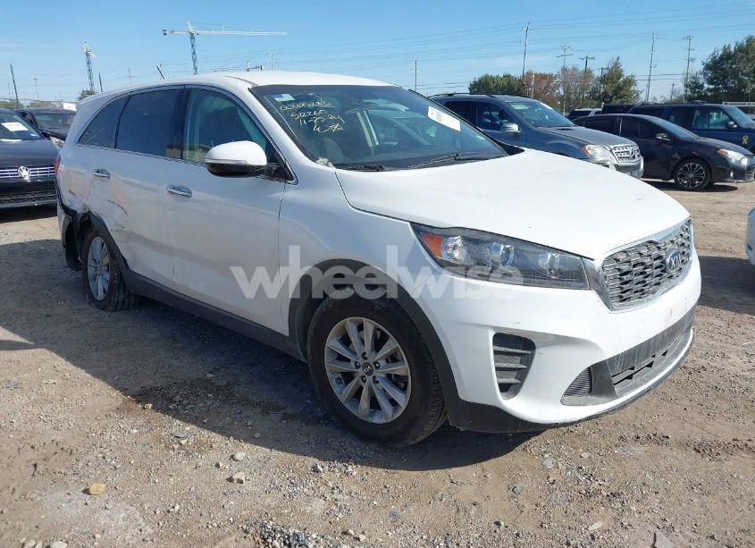 2019 Kia Sorento 3.3L LX (VIN 5XYPG4A58KG512260) main photo