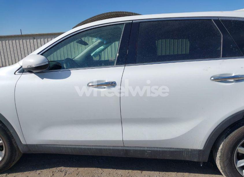 Photo 14 of 2019 Kia Sorento 3.3L LX (VIN 5XYPG4A58KG512260)
