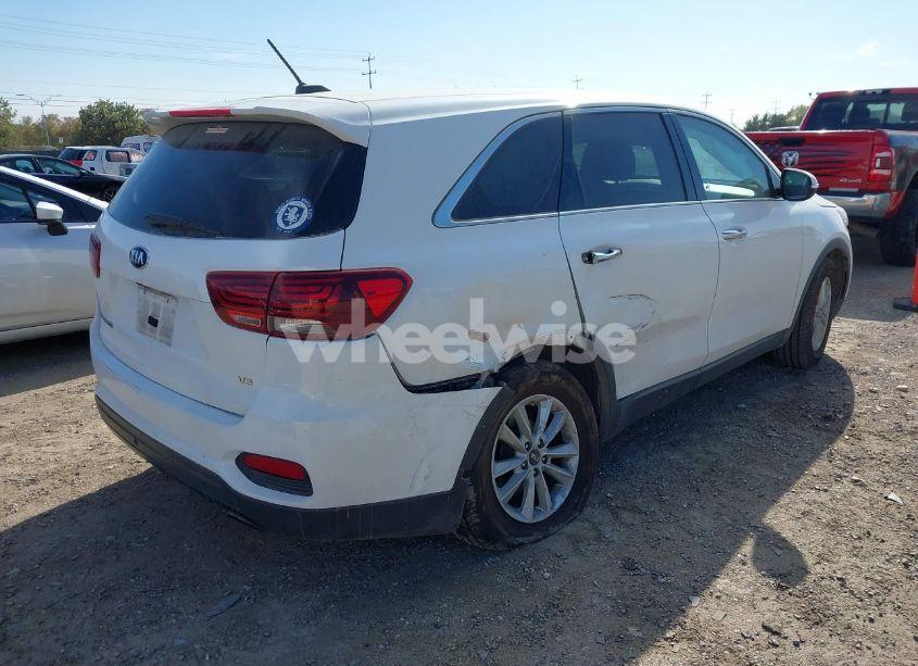 Photo 4 of 2019 Kia Sorento 3.3L LX (VIN 5XYPG4A58KG512260)