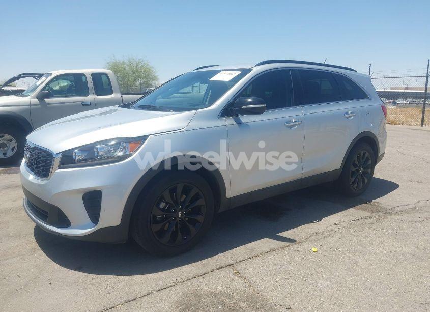 Photo 2 of 2019 Kia Sorento 3.3L S (VIN 5XYPG4A58KG597729)