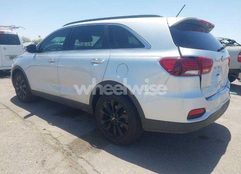 Photo 3 of 2019 Kia Sorento 3.3L S (VIN 5XYPG4A58KG597729)