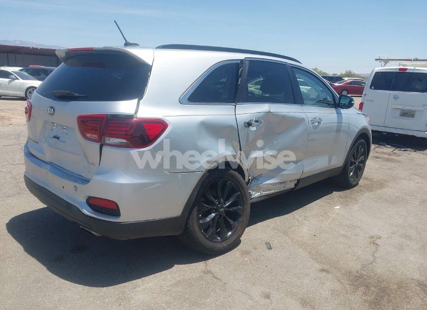 Photo 4 of 2019 Kia Sorento 3.3L S (VIN 5XYPG4A58KG597729)