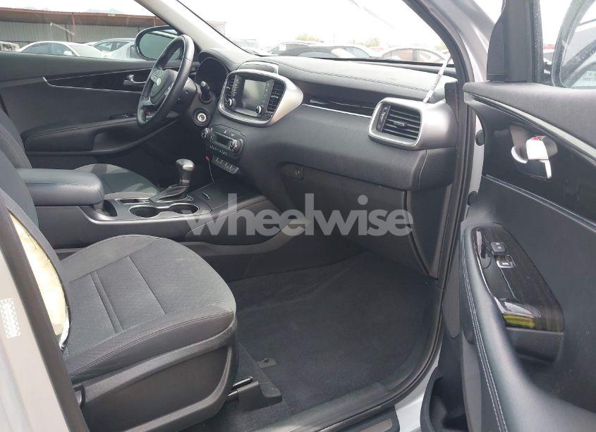 Photo 5 of 2019 Kia Sorento 3.3L S (VIN 5XYPG4A58KG597729)