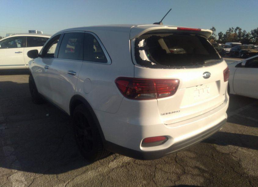 Photo 3 of 2020 Kia Sorento 3.3L LX (VIN 5XYPG4A58LG621738)
