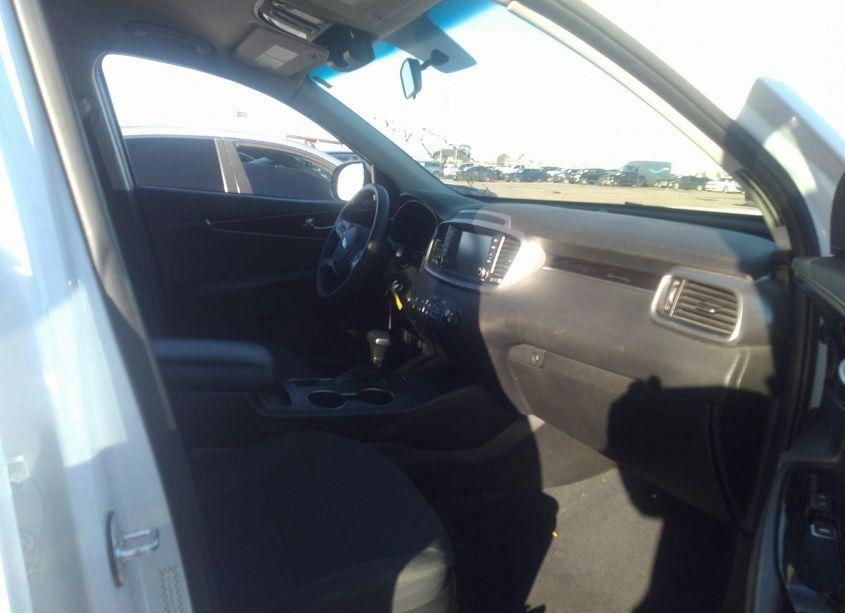 Photo 5 of 2020 Kia Sorento 3.3L LX (VIN 5XYPG4A58LG621738)