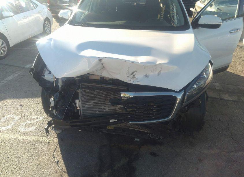 Photo 6 of 2020 Kia Sorento 3.3L LX (VIN 5XYPG4A58LG621738)