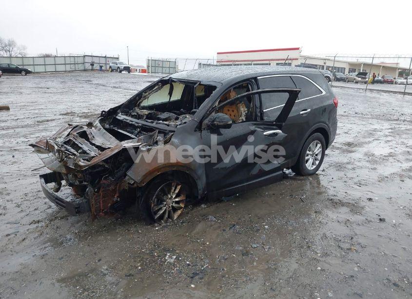 Photo 2 of 2020 Kia Sorento 3.3L LX (VIN 5XYPG4A58LG627734)