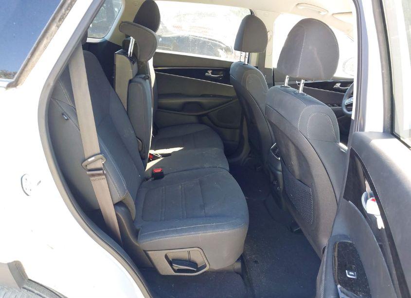 Photo 8 of 2020 Kia Sorento 3.3L LX (VIN 5XYPG4A58LG632450)