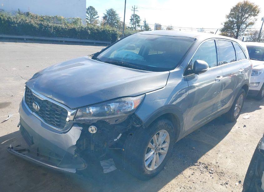 Photo 2 of 2020 Kia Sorento 3.3L LX (VIN 5XYPG4A58LG637762)