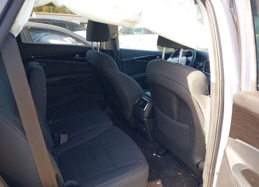 Photo 8 of 2020 Kia Sorento 3.3L LX (VIN 5XYPG4A58LG637762)