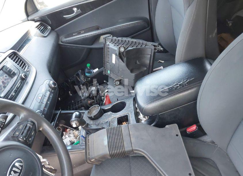 Photo 12 of 2016 Kia Sorento 3.3L LX (VIN 5XYPG4A59GG002460)