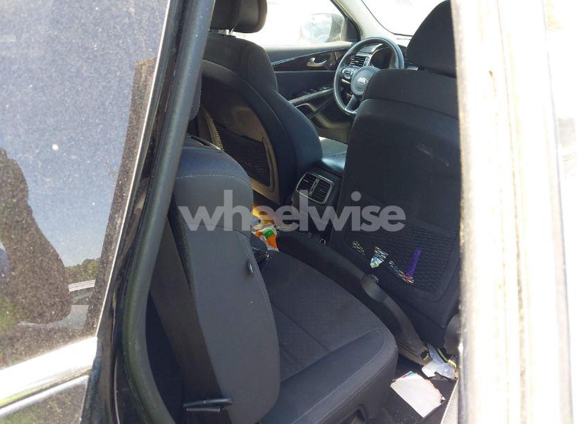 Photo 8 of 2016 Kia Sorento 3.3L LX (VIN 5XYPG4A59GG002460)