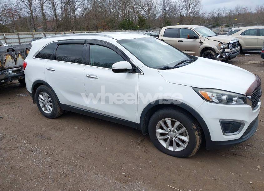 Photo 13 of 2016 Kia Sorento 3.3L LX (VIN 5XYPG4A59GG053750)