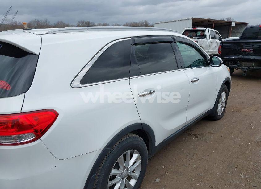 Photo 6 of 2016 Kia Sorento 3.3L LX (VIN 5XYPG4A59GG053750)