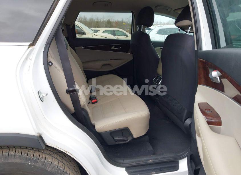Photo 8 of 2016 Kia Sorento 3.3L LX (VIN 5XYPG4A59GG053750)