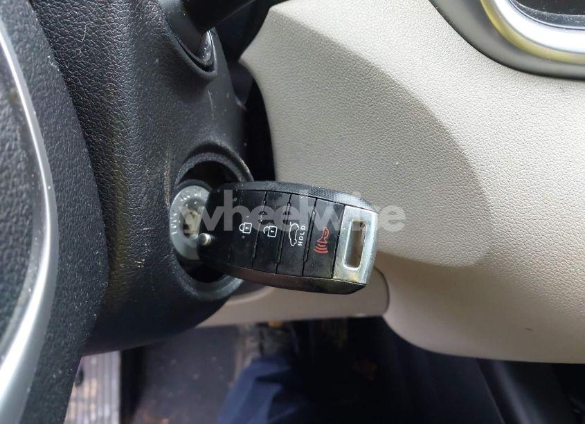 Photo 11 of 2019 Kia Sorento 3.3L LX (VIN 5XYPG4A59KG465613)