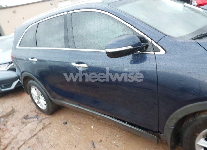 Photo 13 of 2019 Kia Sorento 3.3L LX (VIN 5XYPG4A59KG465613)