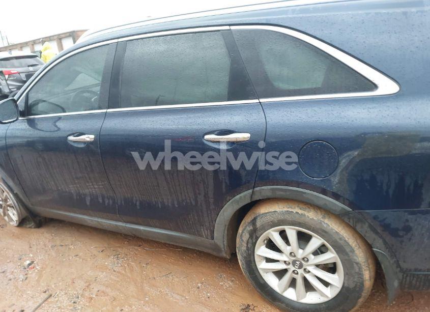 Photo 14 of 2019 Kia Sorento 3.3L LX (VIN 5XYPG4A59KG465613)