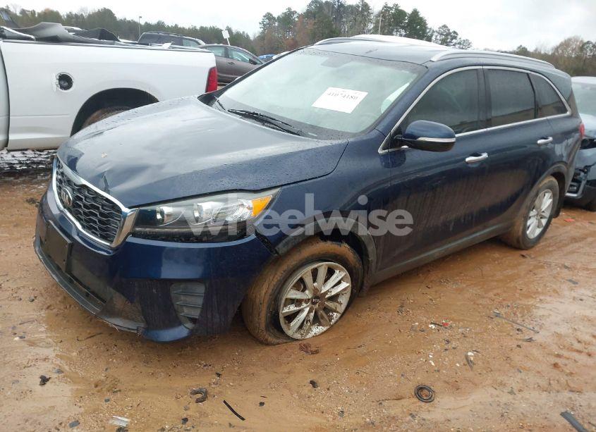 Photo 2 of 2019 Kia Sorento 3.3L LX (VIN 5XYPG4A59KG465613)