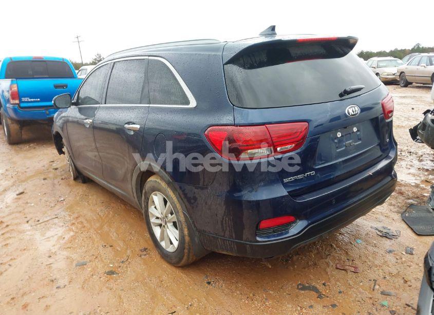 Photo 3 of 2019 Kia Sorento 3.3L LX (VIN 5XYPG4A59KG465613)