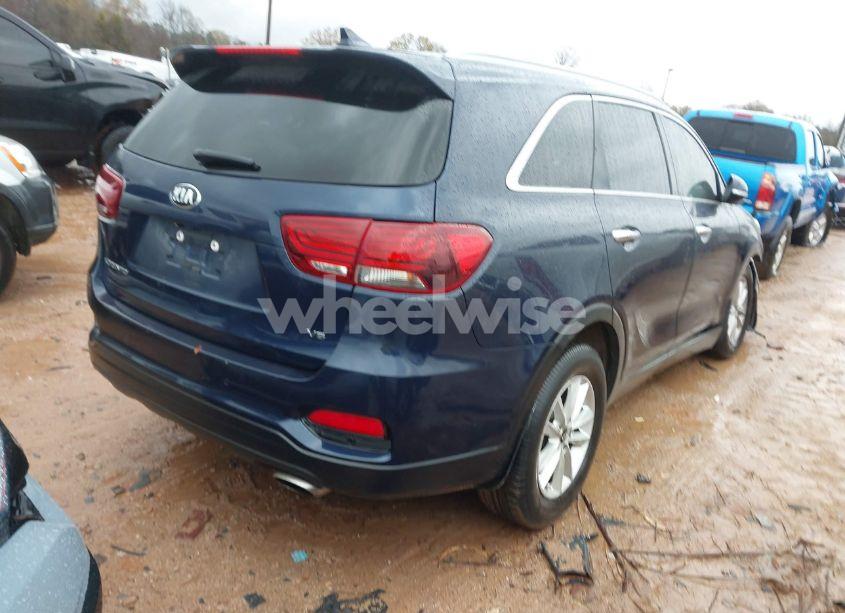 Photo 4 of 2019 Kia Sorento 3.3L LX (VIN 5XYPG4A59KG465613)
