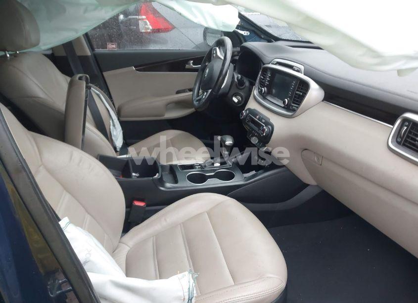 Photo 5 of 2019 Kia Sorento 3.3L LX (VIN 5XYPG4A59KG465613)