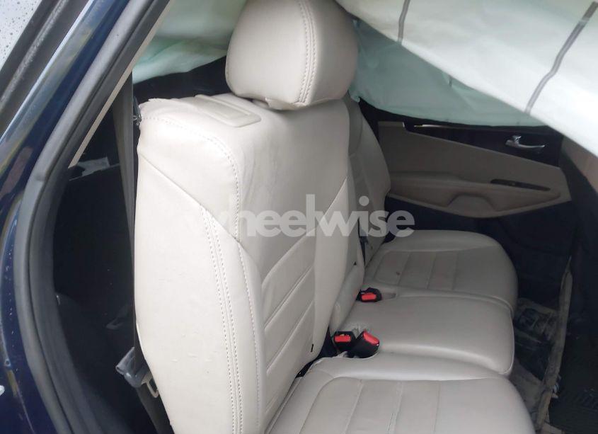 Photo 8 of 2019 Kia Sorento 3.3L LX (VIN 5XYPG4A59KG465613)