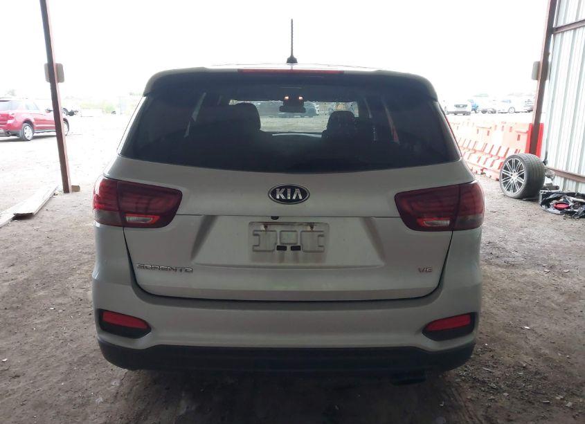 Photo 16 of 2019 Kia Sorento 3.3L LX (VIN 5XYPG4A59KG490057)
