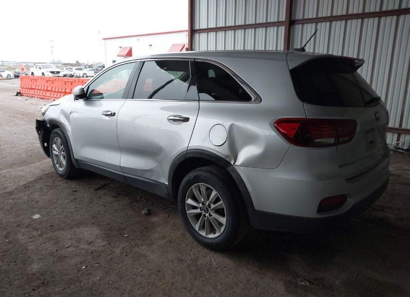 Photo 3 of 2019 Kia Sorento 3.3L LX (VIN 5XYPG4A59KG490057)