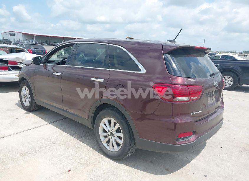 Photo 3 of 2019 Kia Sorento 3.3L LX (VIN 5XYPG4A59KG497042)