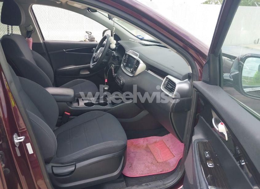 Photo 5 of 2019 Kia Sorento 3.3L LX (VIN 5XYPG4A59KG497042)